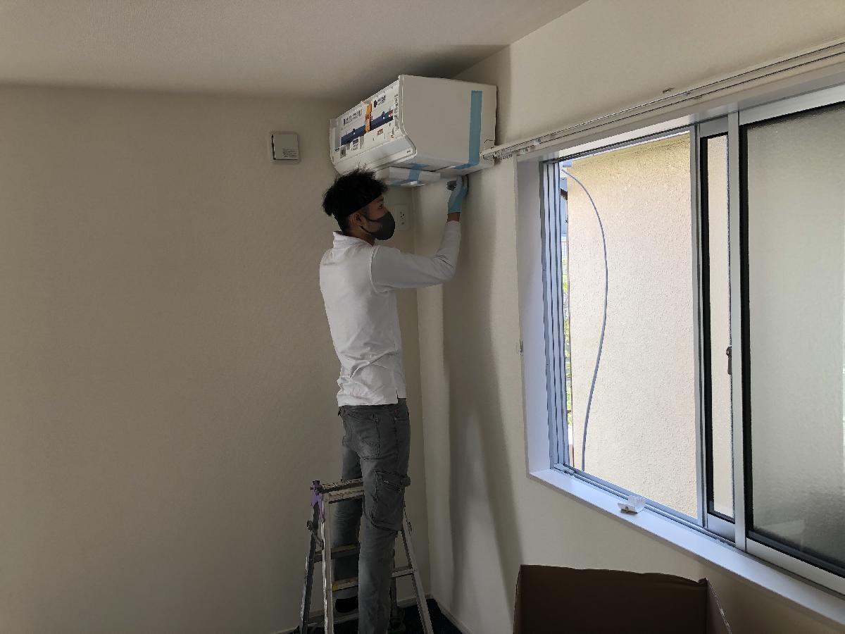 ルームエアコン室内機取り付け